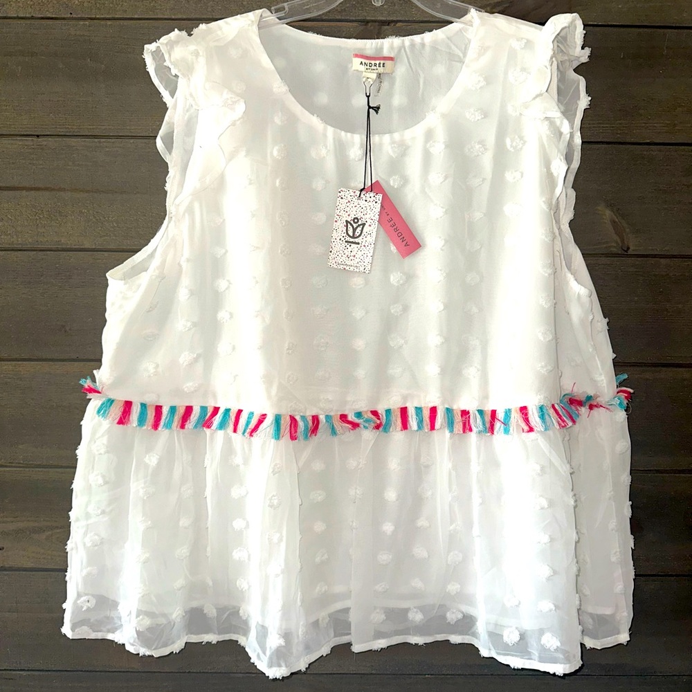 NWT ANDREE BY UNIT White Textured Top